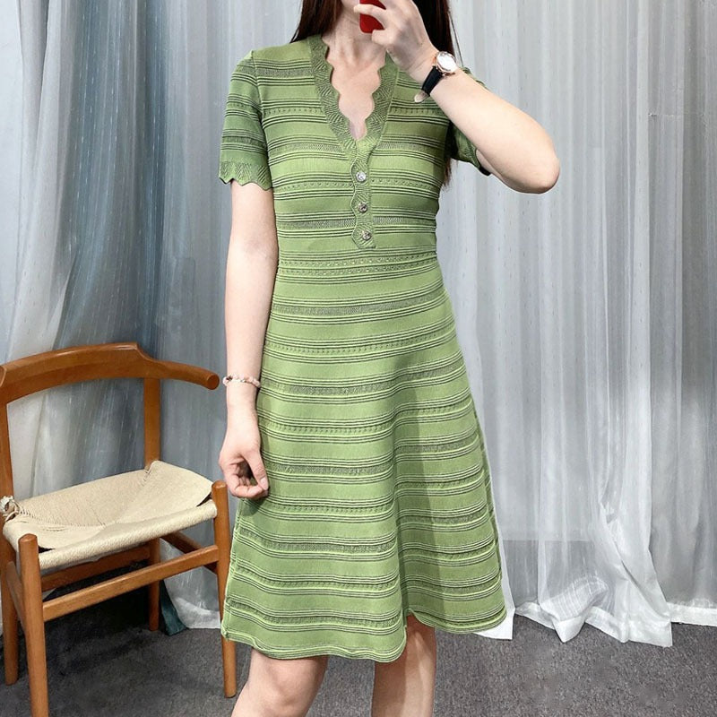 High end green dress, V-neck knitted dress, French summer women's clothing, high-end sense, niche, light luxury