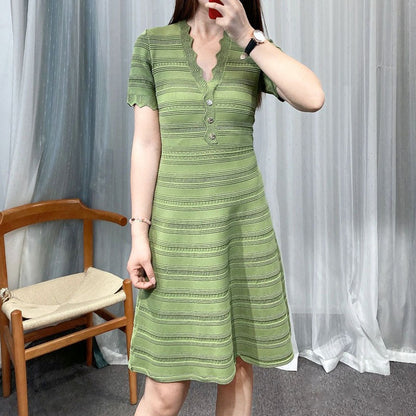 High end green dress, V-neck knitted dress, French summer women's clothing, high-end sense, niche, light luxury